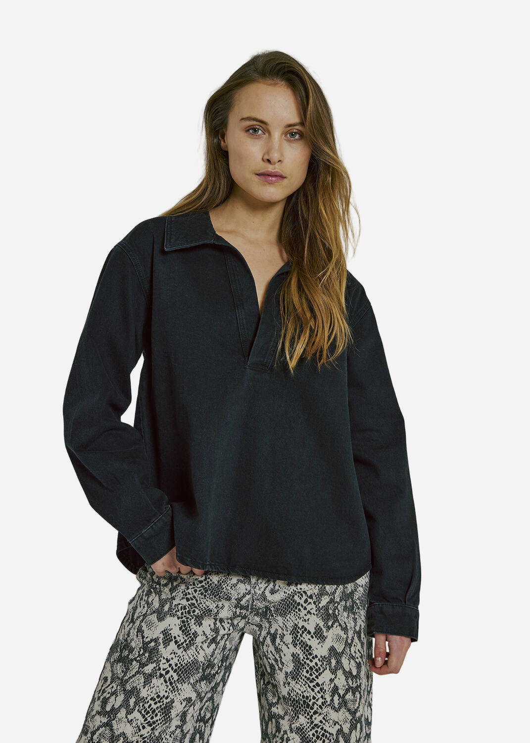 V-neck denim long sleeve top