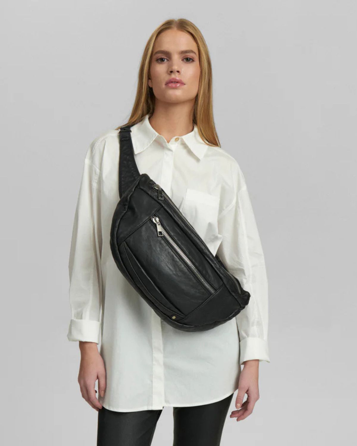 LEATHER BUMBAG BLACK NERO