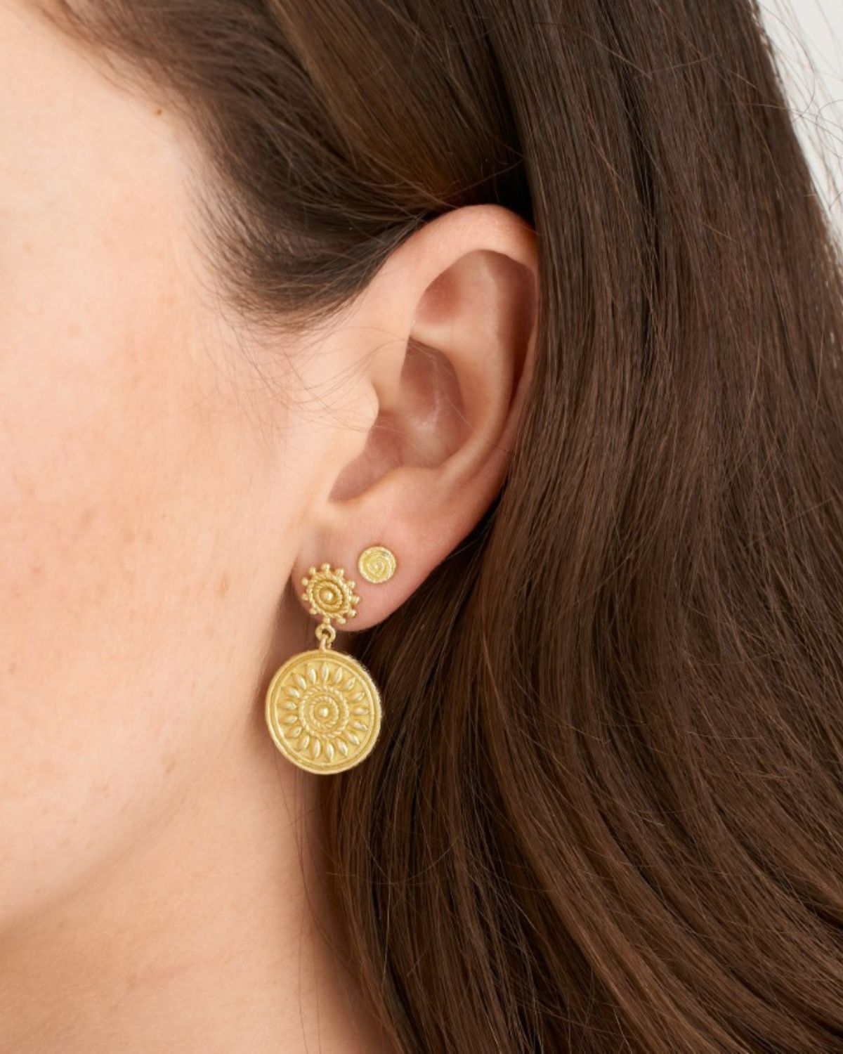 POST EARRING ROUND PENDANT GOLD