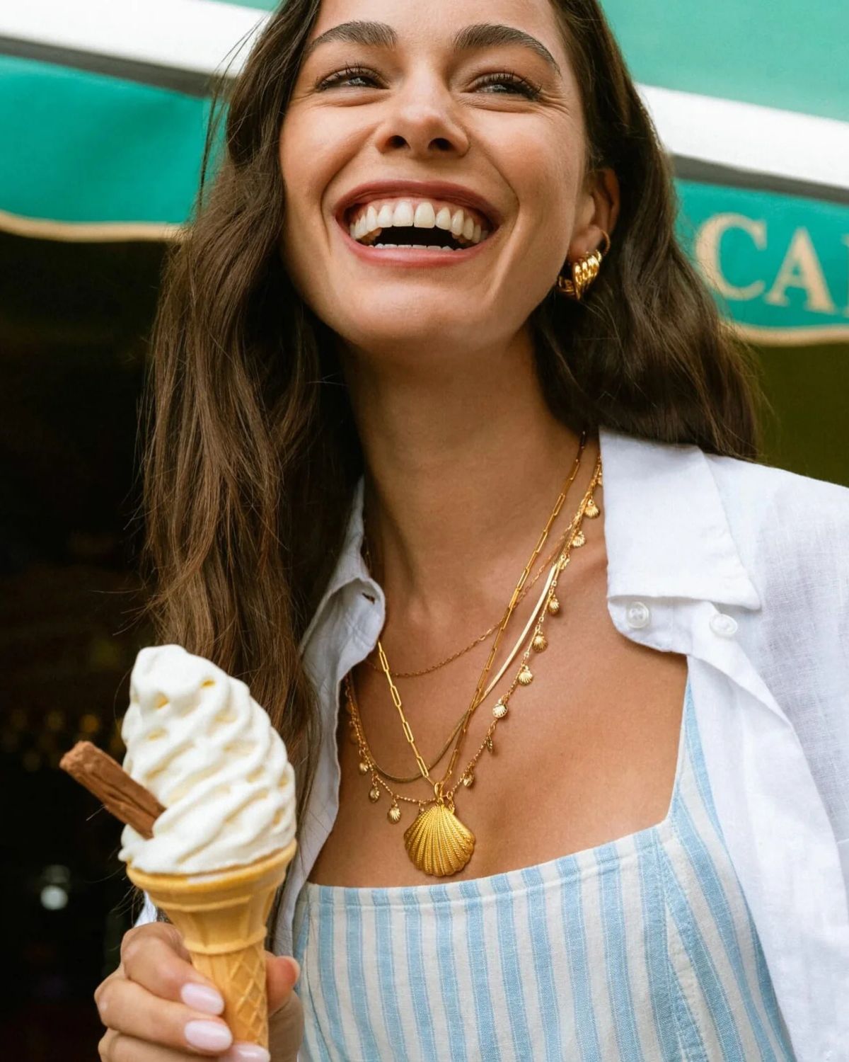 STATEMENT SHELL NECKLACE