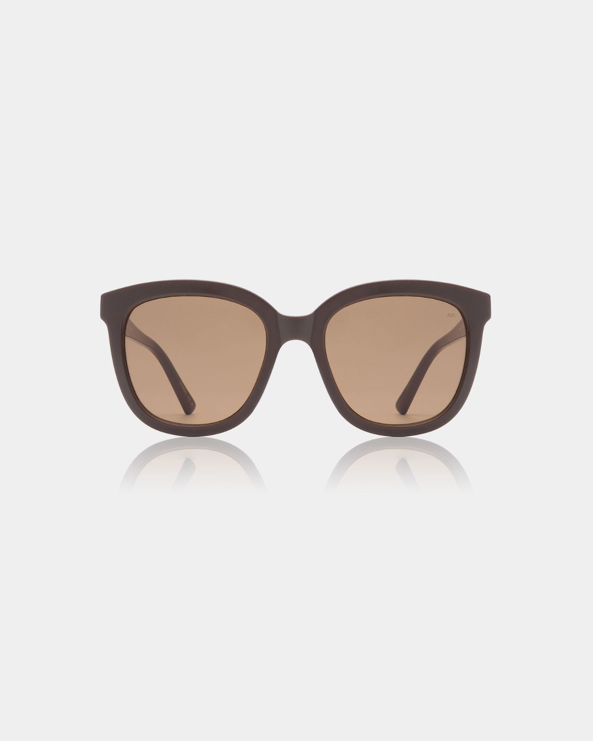 Oversized sunglasses with brown frame