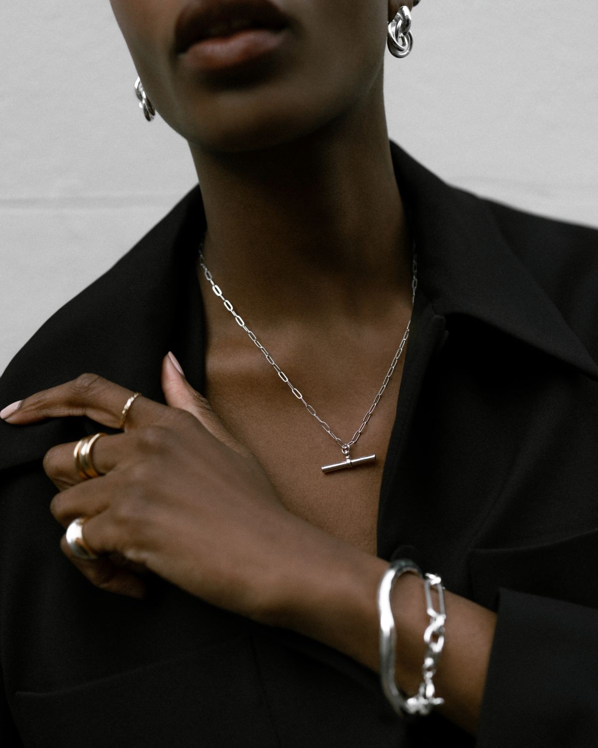 CHUNKY T-BAR MID LENGTH NECKLACE