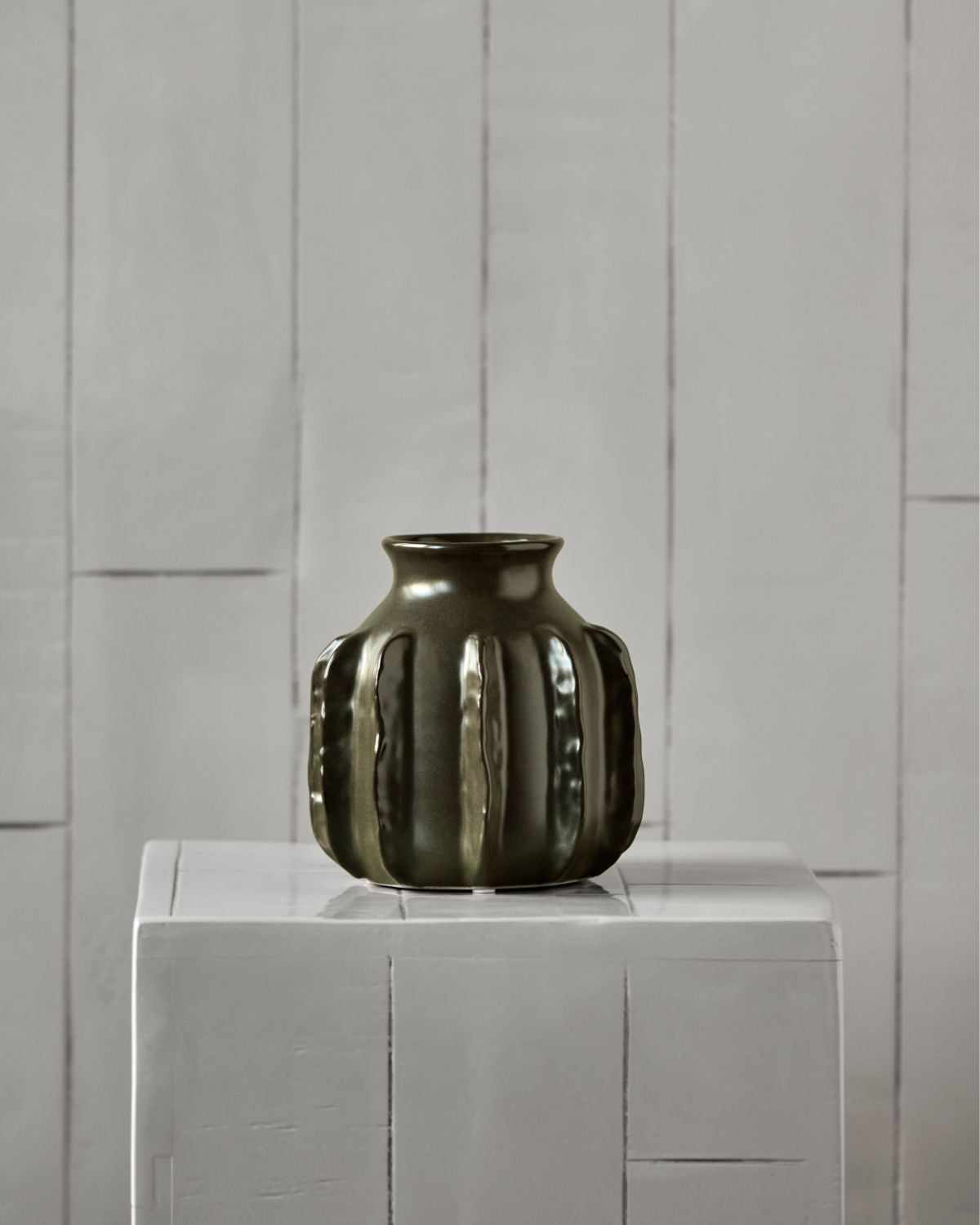 CACTUS VASE DARK GREEN