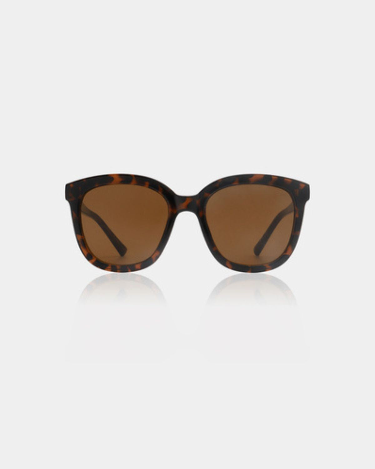 Oversized sunglasses with brown tortoiseshell frames