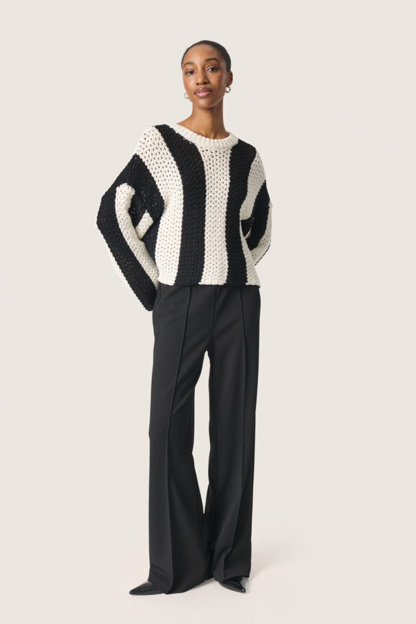 MENAKA STRIPE PULLOVER BLACK & WHITE