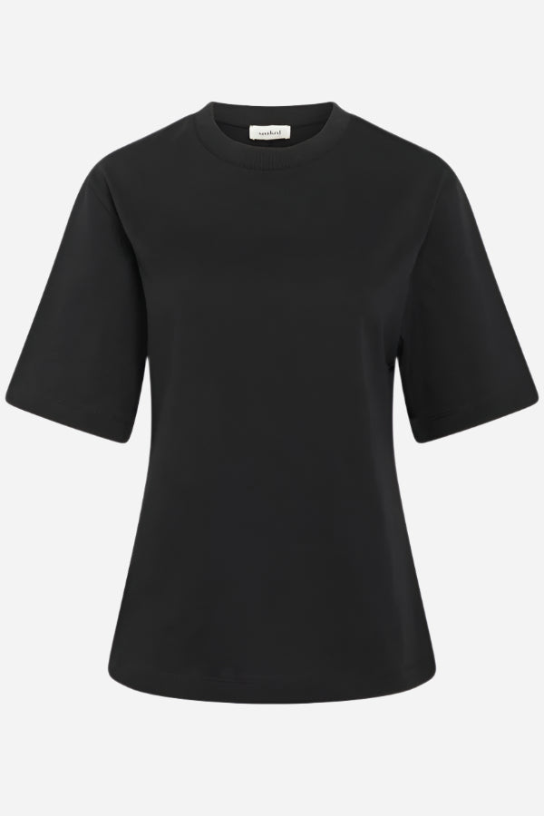 Black short sleeve tee
