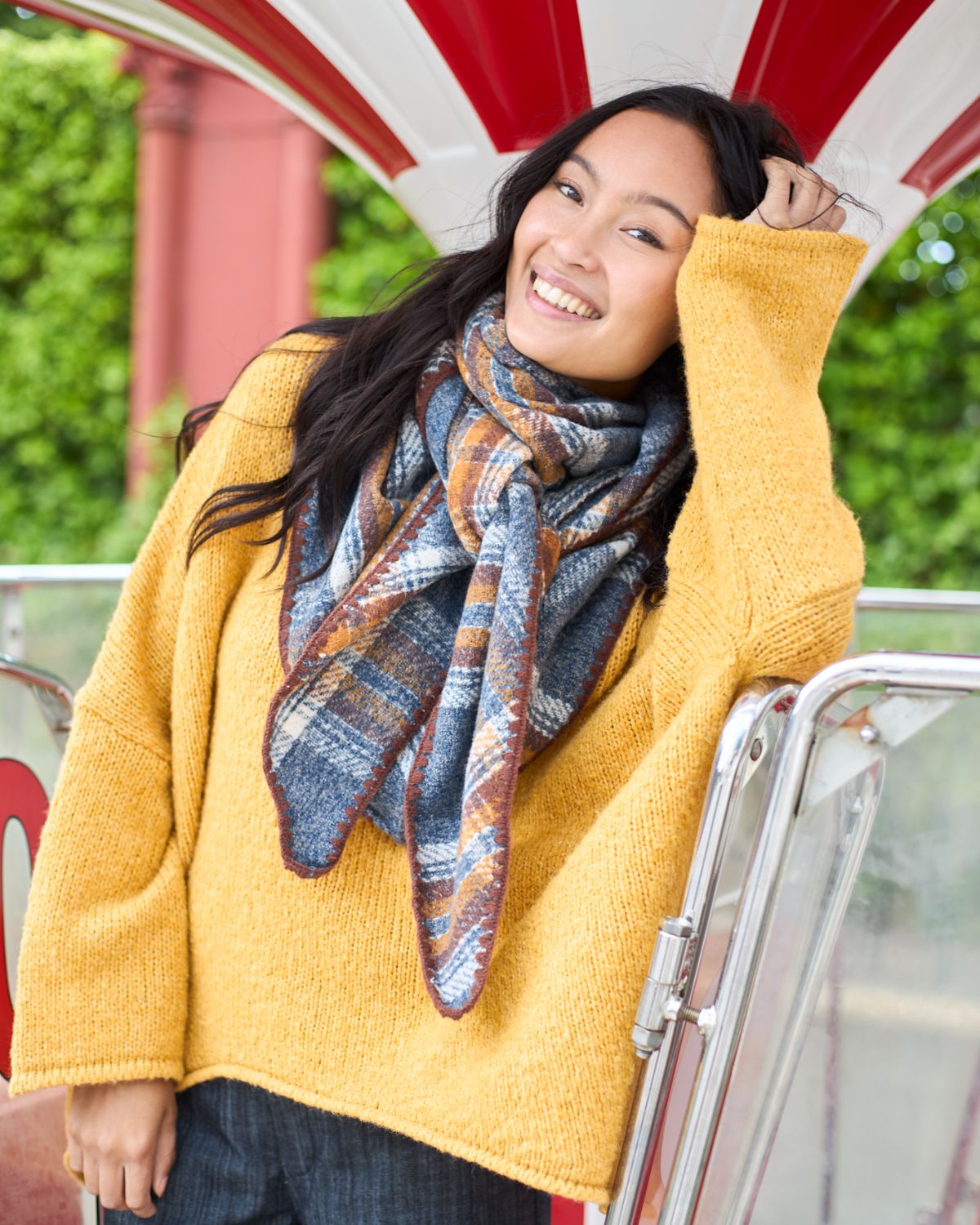 LEONI CHEQUERED SCARF GREY