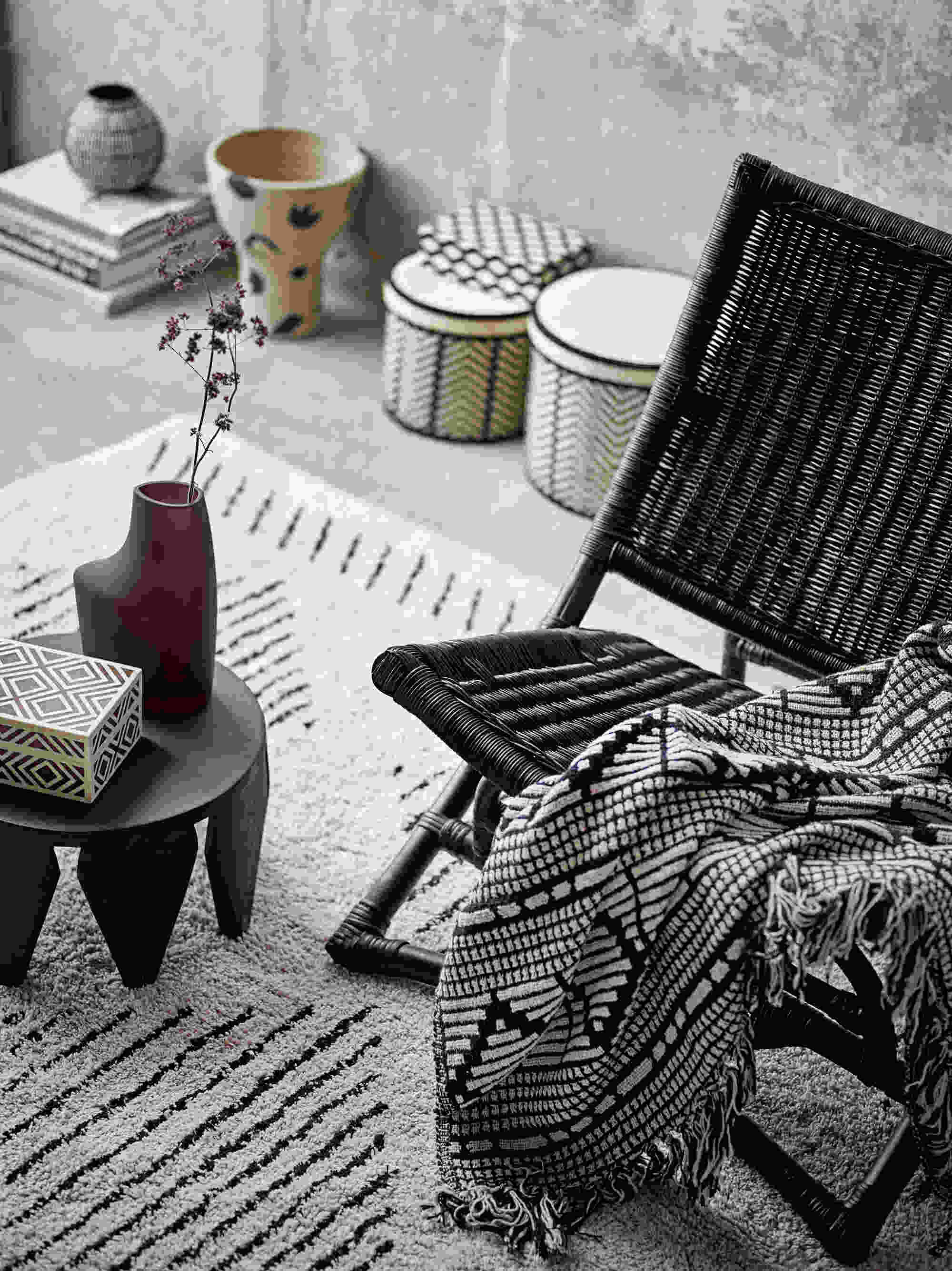 GUTTE THROW BLACK