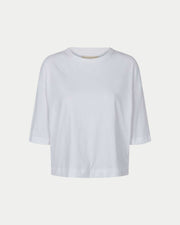 A white, basic Boxy-fit T-shirt with 2/4 a-shaped sleeves, O-neck, and logo embroidery on the sleeve edge.