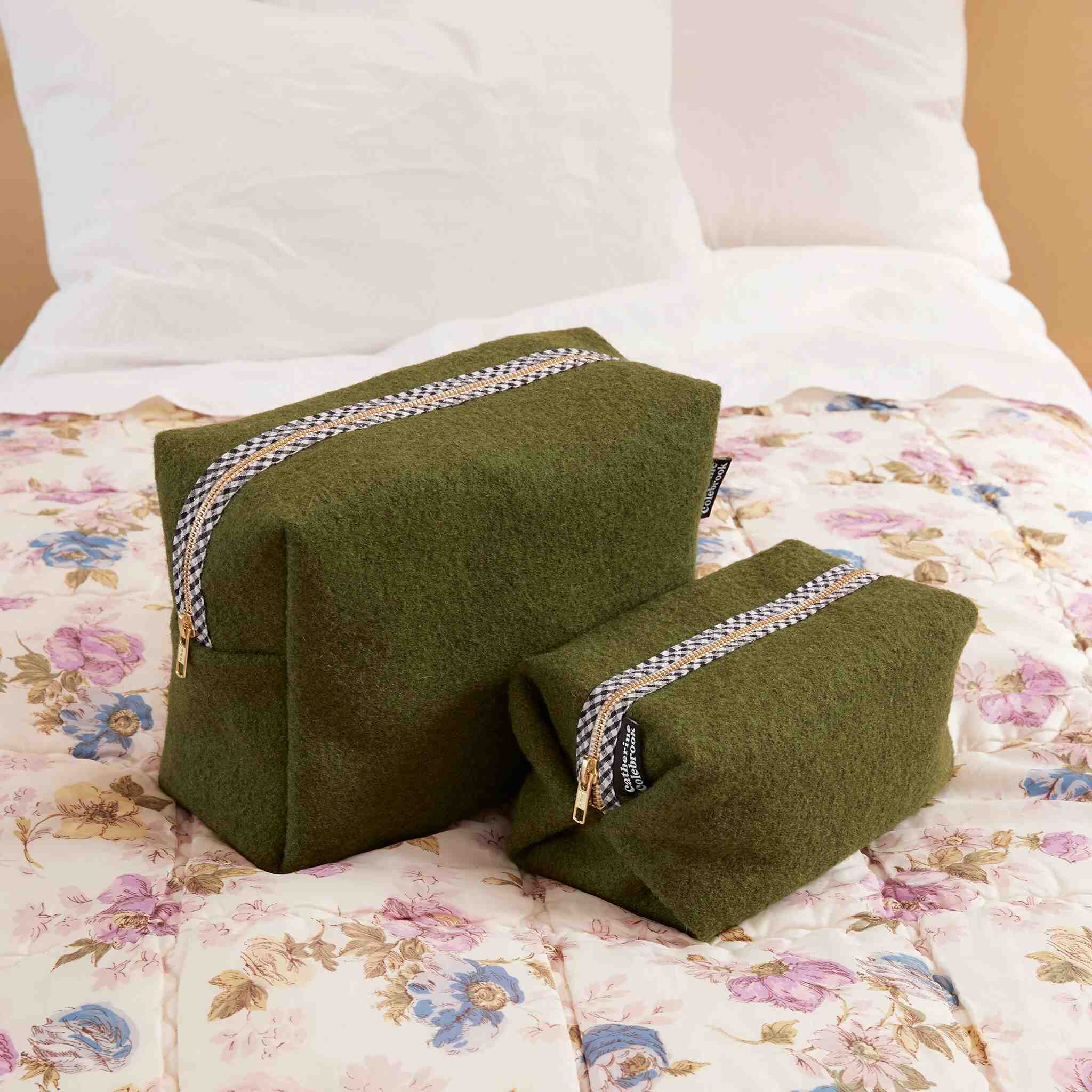 BIG OLIVE WASH BAG