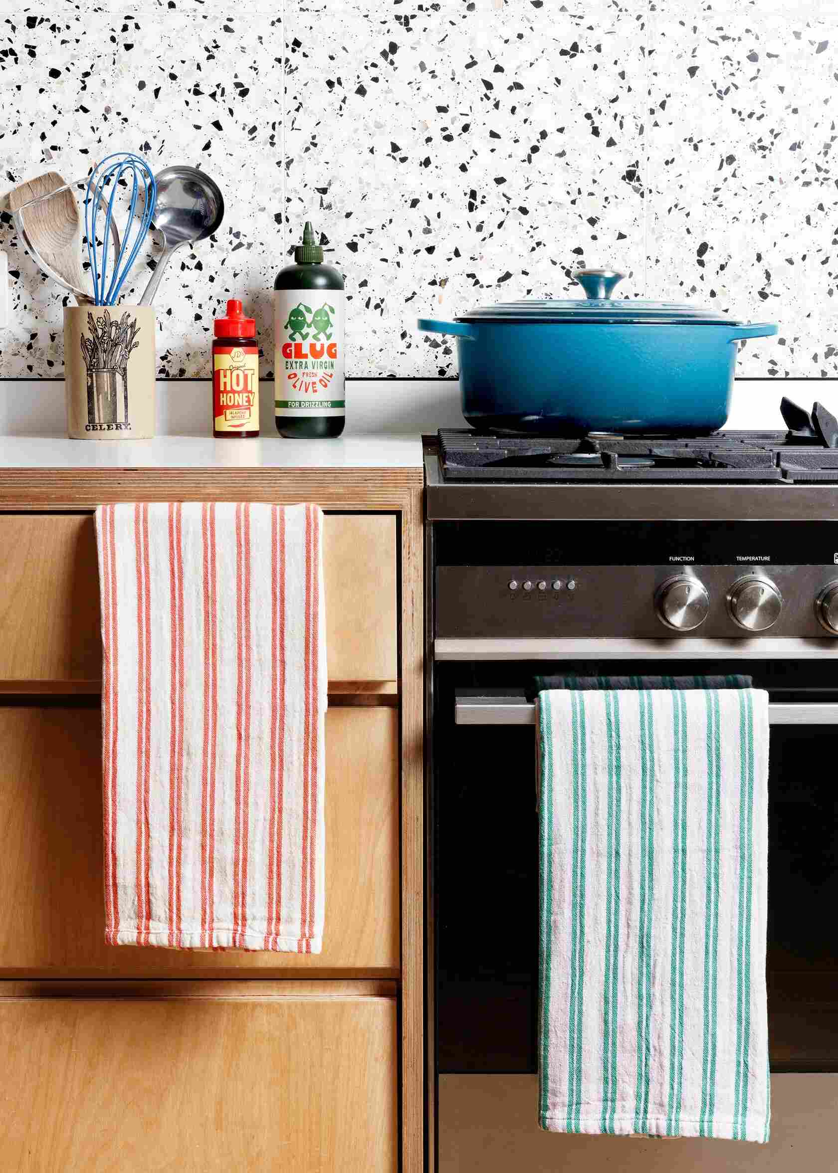COTTON HAND TOWEL RED STRIPE