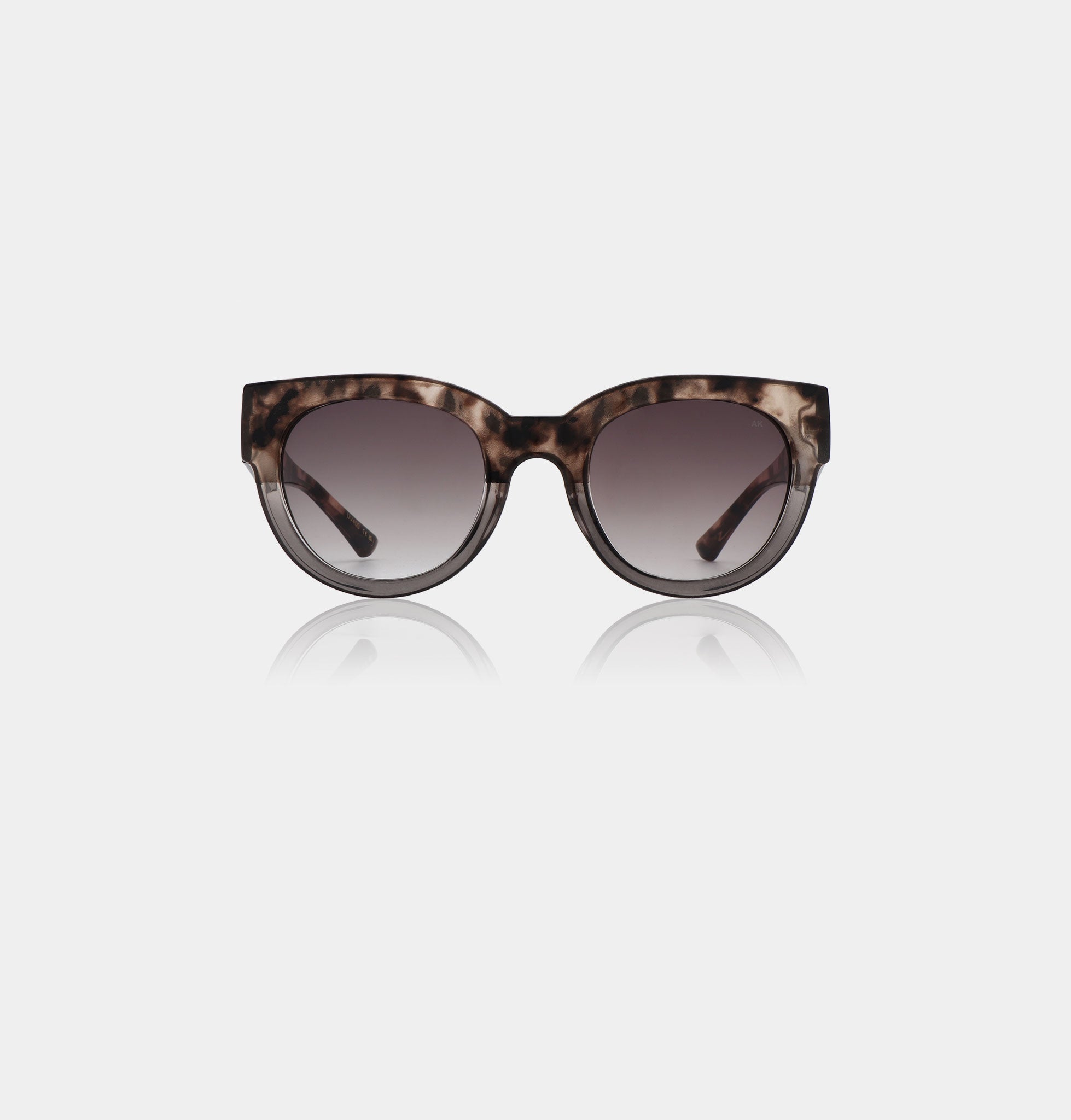 Oversized sunglasses with two tone frame