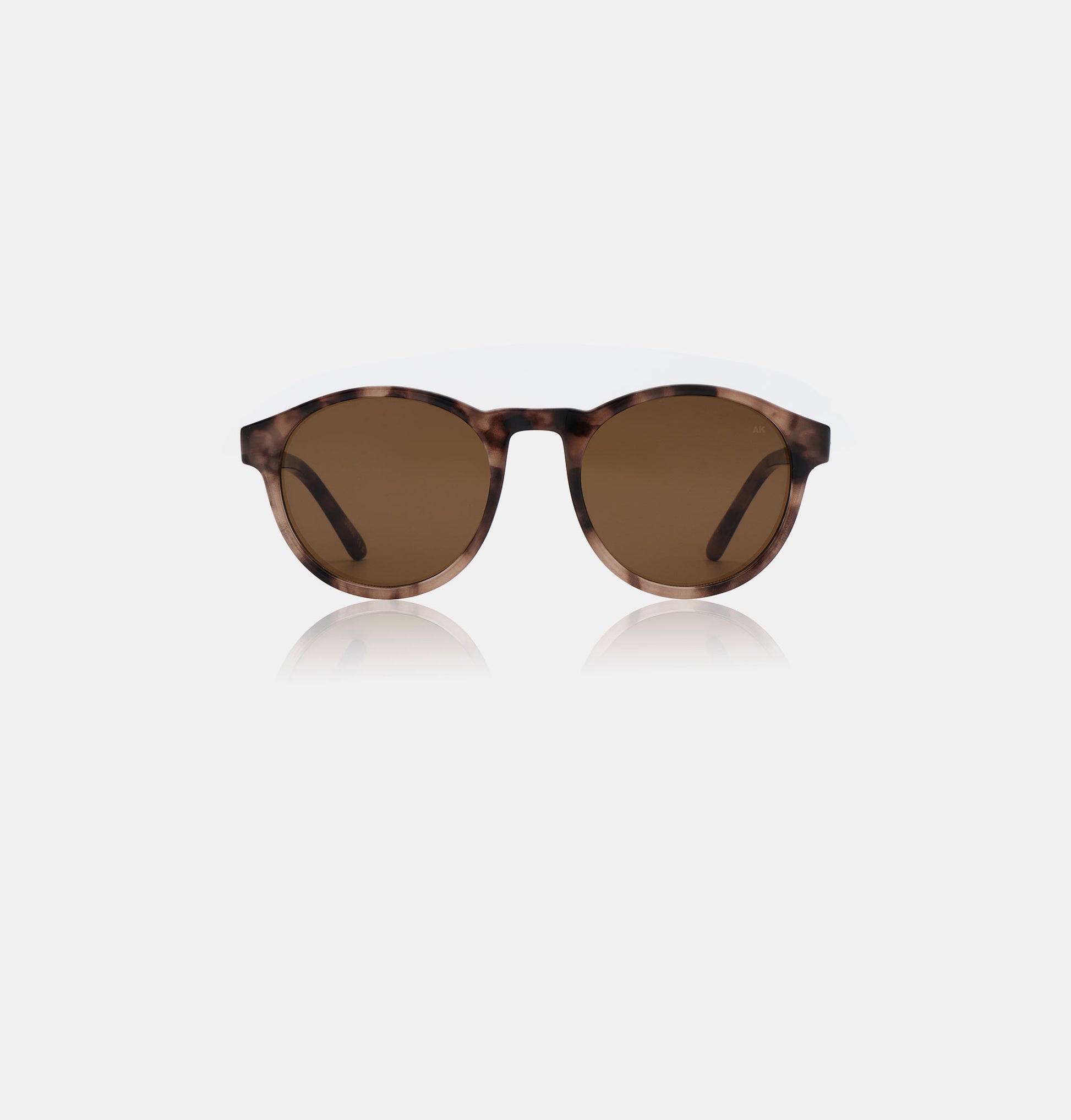 Round tortoiseshell frame sunglasses