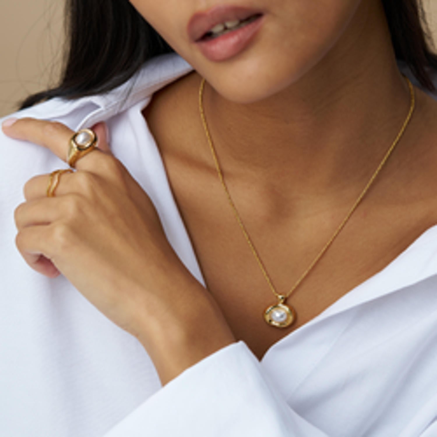 STATEMENT MOLTEN PEARL NECKLACE