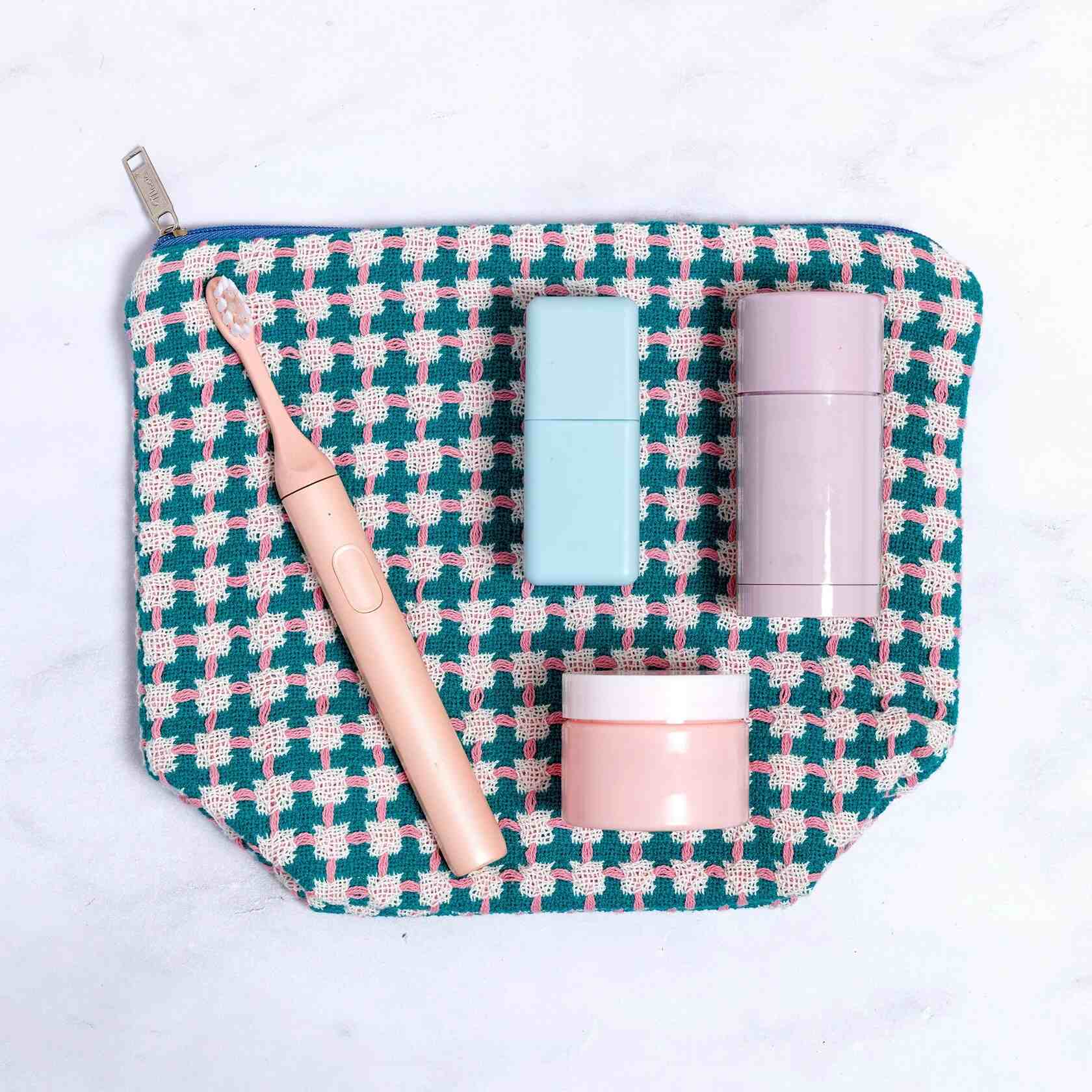RECYCLED COTTON WASH BAG: GREEN & PINK