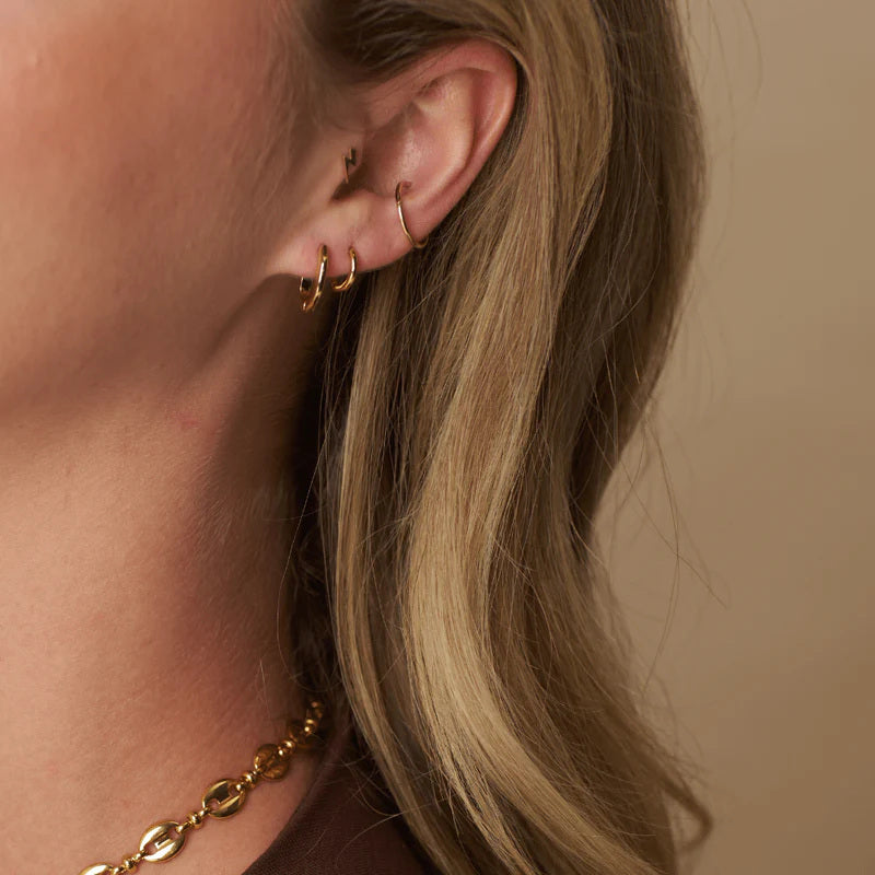 FLAT OVAL HOOP EARRINGS GOLD